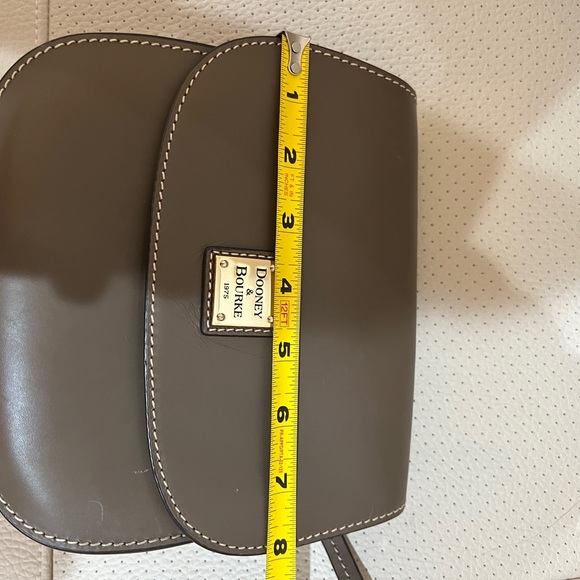 Dooney and Bourke crossbody - Picture 5 of 6